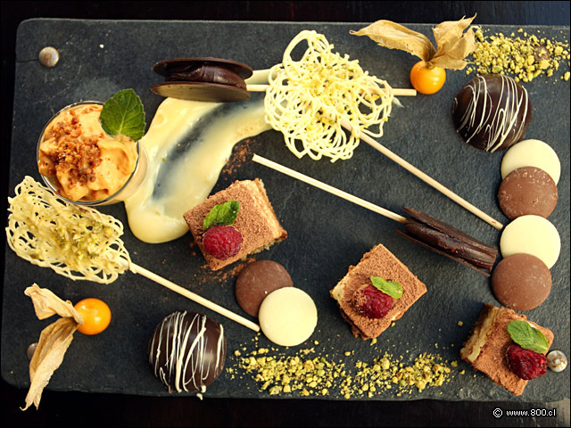 Plato de postres Petit Fours - Oporto Steak Bar