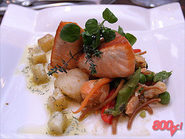 Salm�n grillado - Mediterr�neo (Restaurant del Hotel Atton)