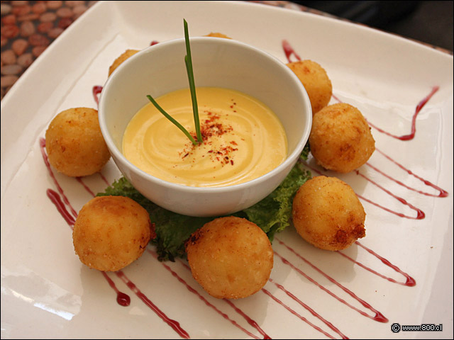 Yucas Rellenas con Queso - Tambo (Lastarria)