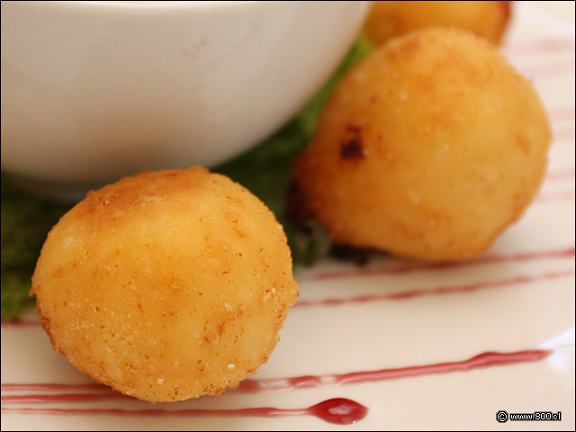 Detalle de Yucas Rellenas con Queso (2) - Tambo (Lastarria)