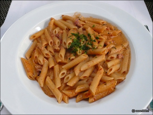 Penne a la vodka, simple y logrado - Tratoria Rivoli