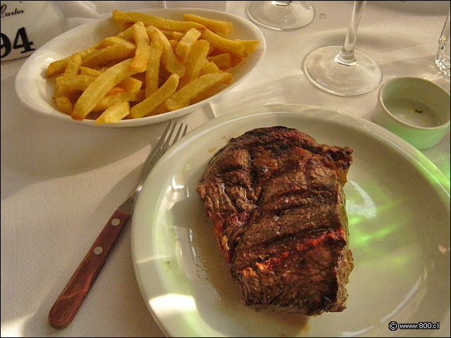 Bife Chorizo con Papas Fritas - Don Carlos - Isidora