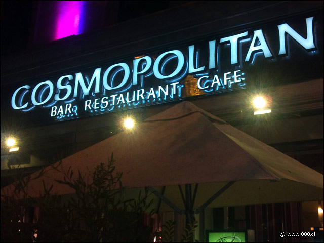 Fachada de Noche - Cosmopolitan - Santiago