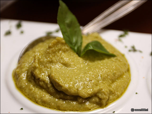 Hummus de Albahaca - California Cantina