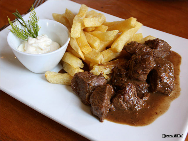 Estofado Belga con Papas fritas