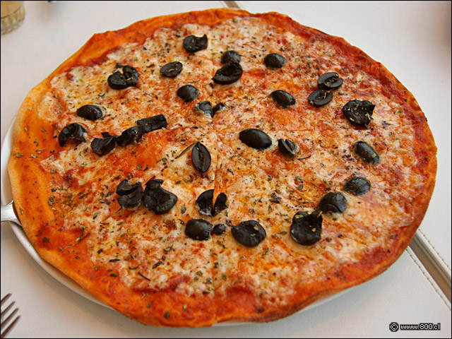 Pizza Margarita con aceitunas - Pasta e Basta Isidora