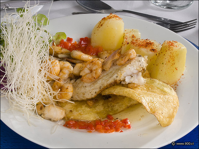 Congrio con Mariscos Salteados - Puerto Marisko