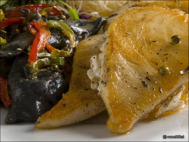 Detalle de Mero con Ravioles de Centolla 1 - Puerto Marisko