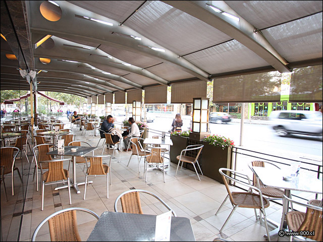 Terraza de restaurante Enebro en El Bosque Norte