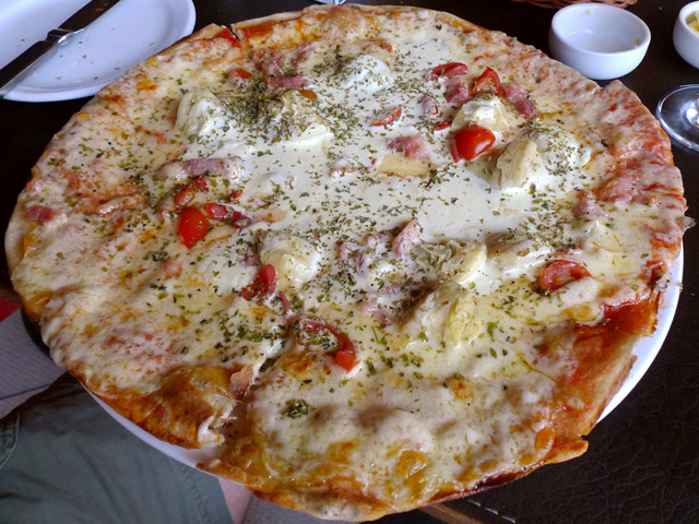 Pizza mediterranea, jamn palmito alcachofa