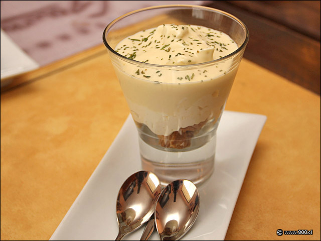 Cheescake con Salsa de Chocolate blanco al eneldo - La Terraza Gourmat