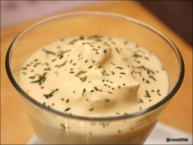 Detalle de Cheescake con Salsa de Chocolate blanco al eneldo - La Terraza Gourmat