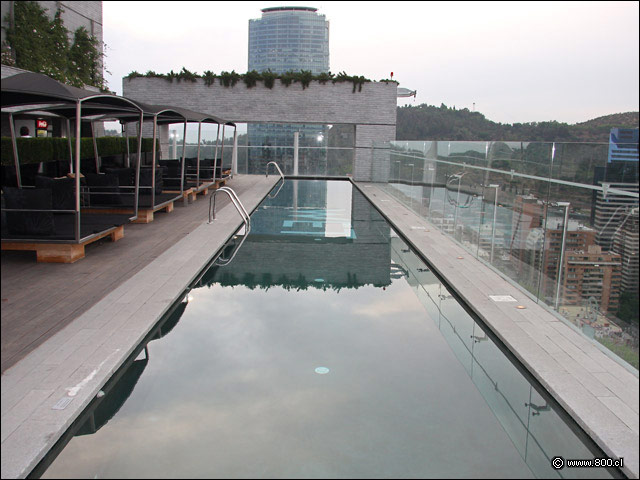 Piscina del Hotel W - Red2One Piso 21 W Santiago Hotel