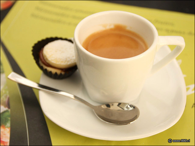 Caf� expresso con mini alfajor - AsiaLima