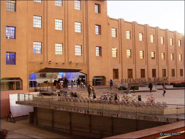 Entrada, puente - Biblioteca de Santiago