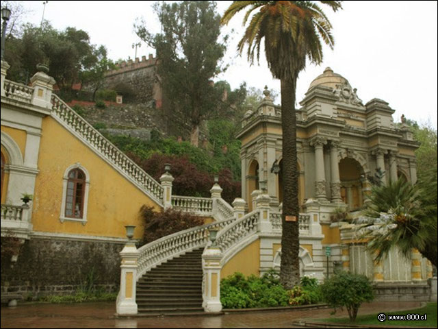 Fachada y Escaleras - Cerro Santa Luca