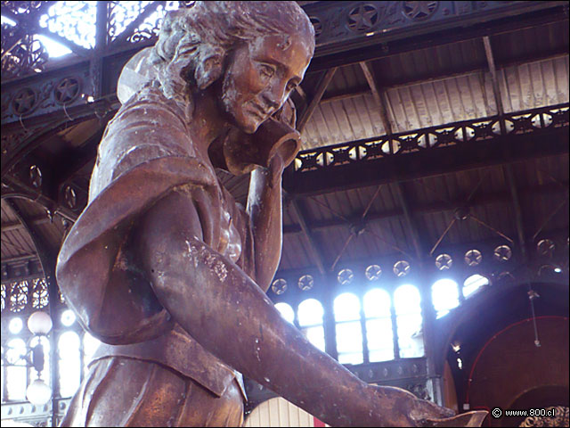 Figura de Bronce - Mercado Central de Santiago