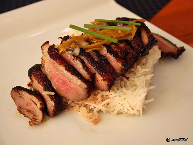 Magret de Pato, pechuga de pato a la plancha con toques de anis y coco