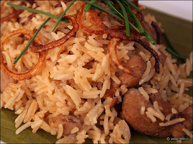 Primer Plano de Arroz y cerdo en Arroz Basmati