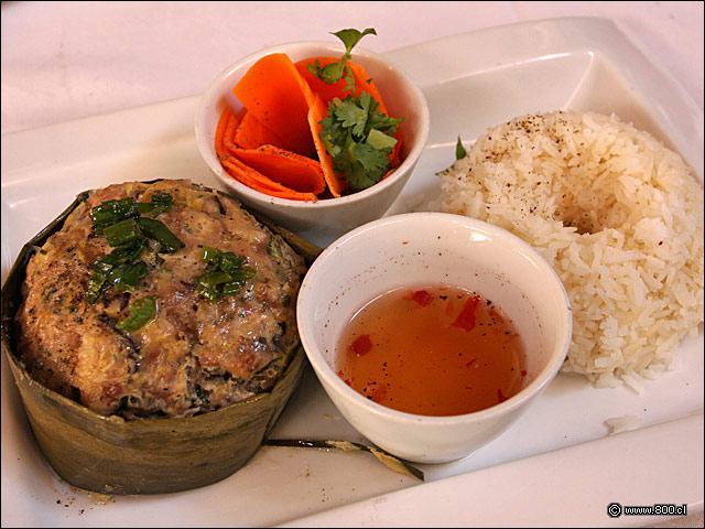 Tocino de Cerdo, terrina de cerdo con lascas de lechuga al vinagre y arroz blanco