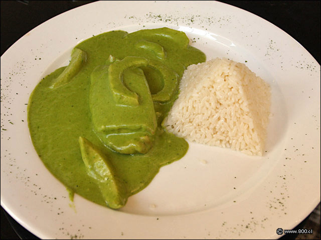 Corvina en Salsa de Alcachofas, filete de pescado a la plancha baado en salsa de cilantro y alcachofas acompaado de arroz blanco - El Aj Seco del Inca - Ex El Chaln