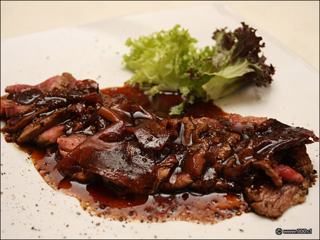 Carpaccio Tailands, filete sellado y maridado con jengibre, pimienta y soya