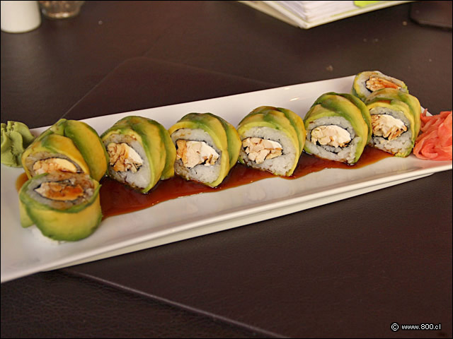 Mirinda Roll, relleno de pollo y queso crema, ba�ado con salsa de mandarinas - Zabo (Lastarria)