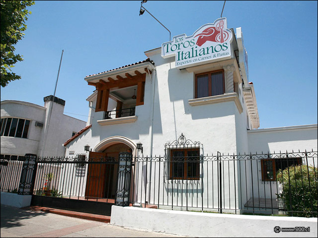 Fachada de D�a - Los Toros Italianos