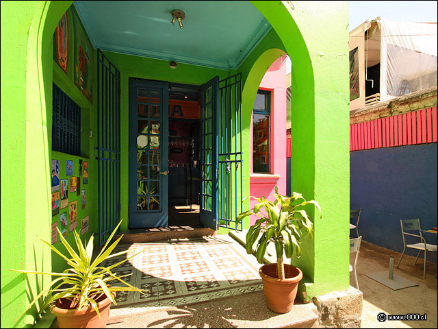 Porche de acceso al primer piso - La Mordida