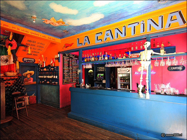 Barra o cantina en el primer piso - La Mordida