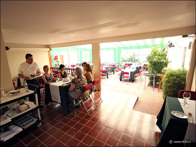 Vista desde el interior a la terraza techada - Los Toros Italianos