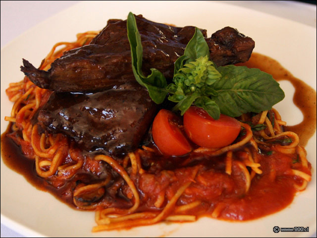 Plateada sobre espagueti casero - Los Toros Italianos