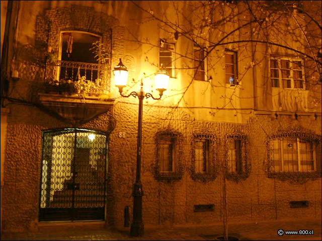 Casa de Calle Londres de noche - Barrio Pars-Londres