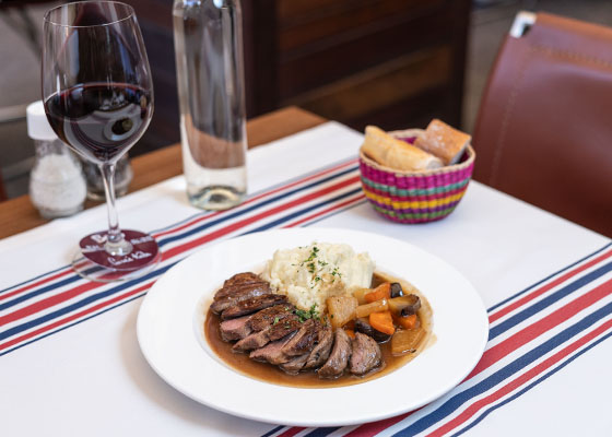 Baco Vino y Bistr� estrena su estable carta el R�ti de cordero con pur� de coliflor