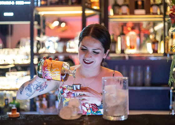 Jueves de Guaguanco en La Roner�a con Bush Rum y distribuidora A las Rocas