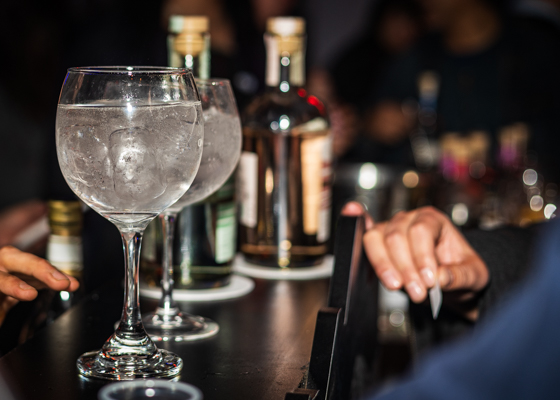 Fotos de La Noche del Gin que se realiz� el d�a 3 de Agosto 2023 en la Sala Ommnium