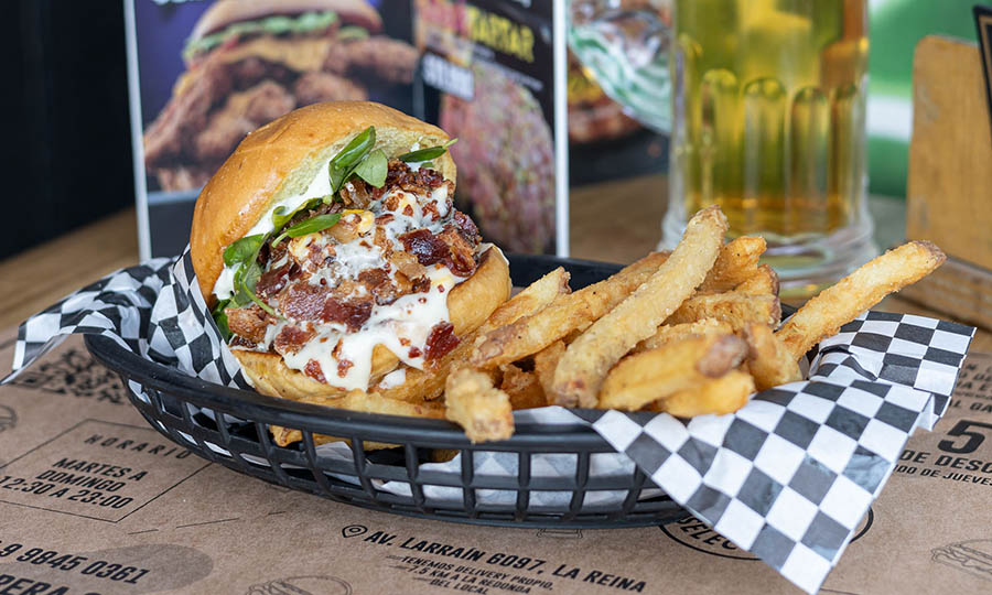 La sandwichera -La Fuente Carrera- lanza la hamburguesa Reina Victoria para su 5 aniversario