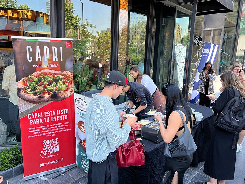la colaboraci�n de Capri Pizzer�a