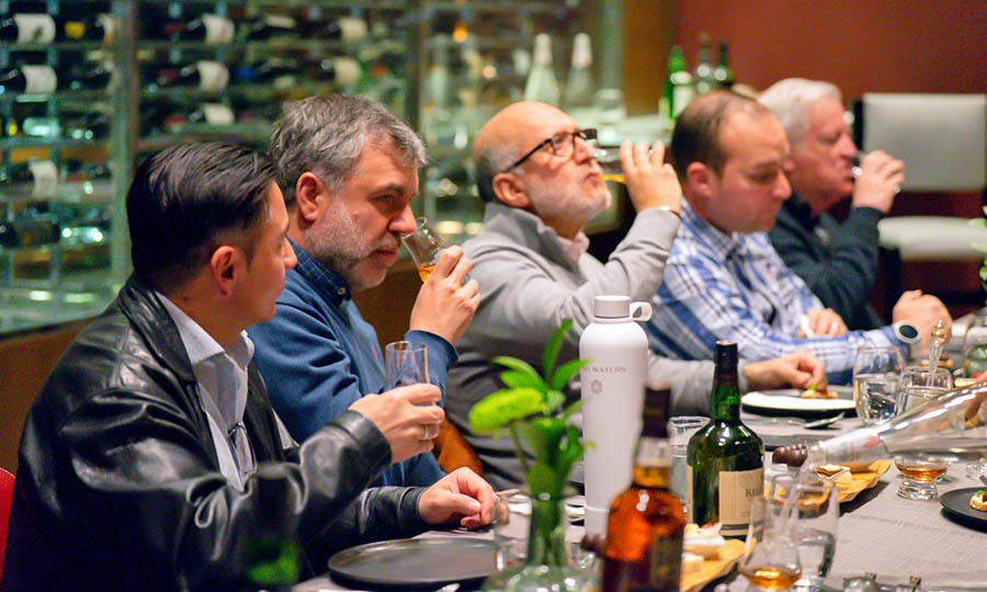 Total Spirits deslumbr con cata de whiskies ultra premium y maridaje de vanguardia en el Hotel W
