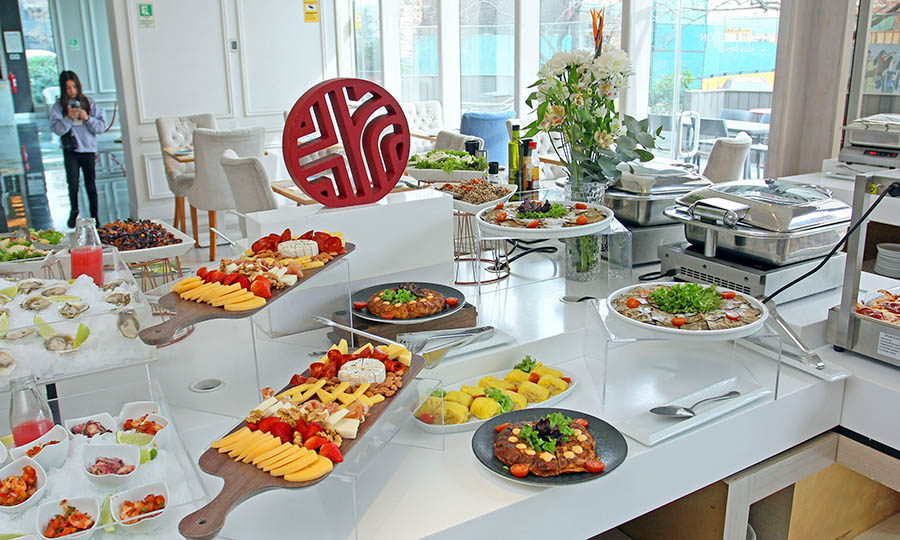 Lazy Brunch: El imperdible almuerzo dominical con bar abierto y acento chileno del Hotel NH Collection Plaza Santiago
